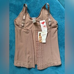 New girdle, size L, very comfortable, no returns